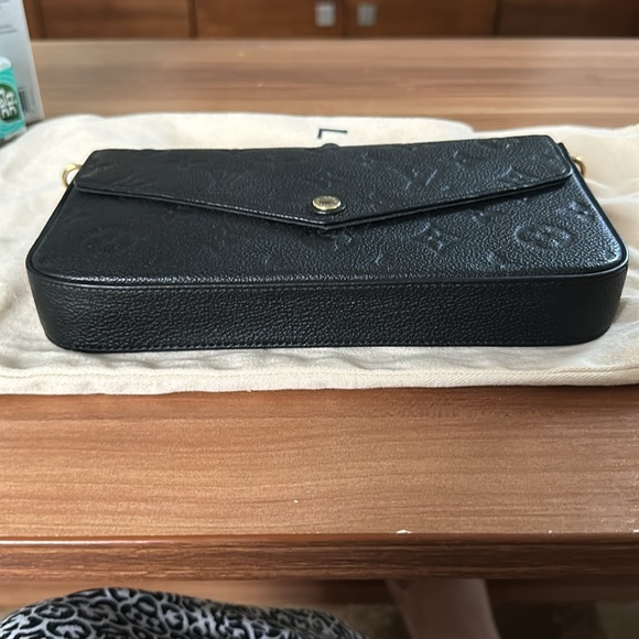 SOLD 🎉🎉🎉 - Picture 2 of 8